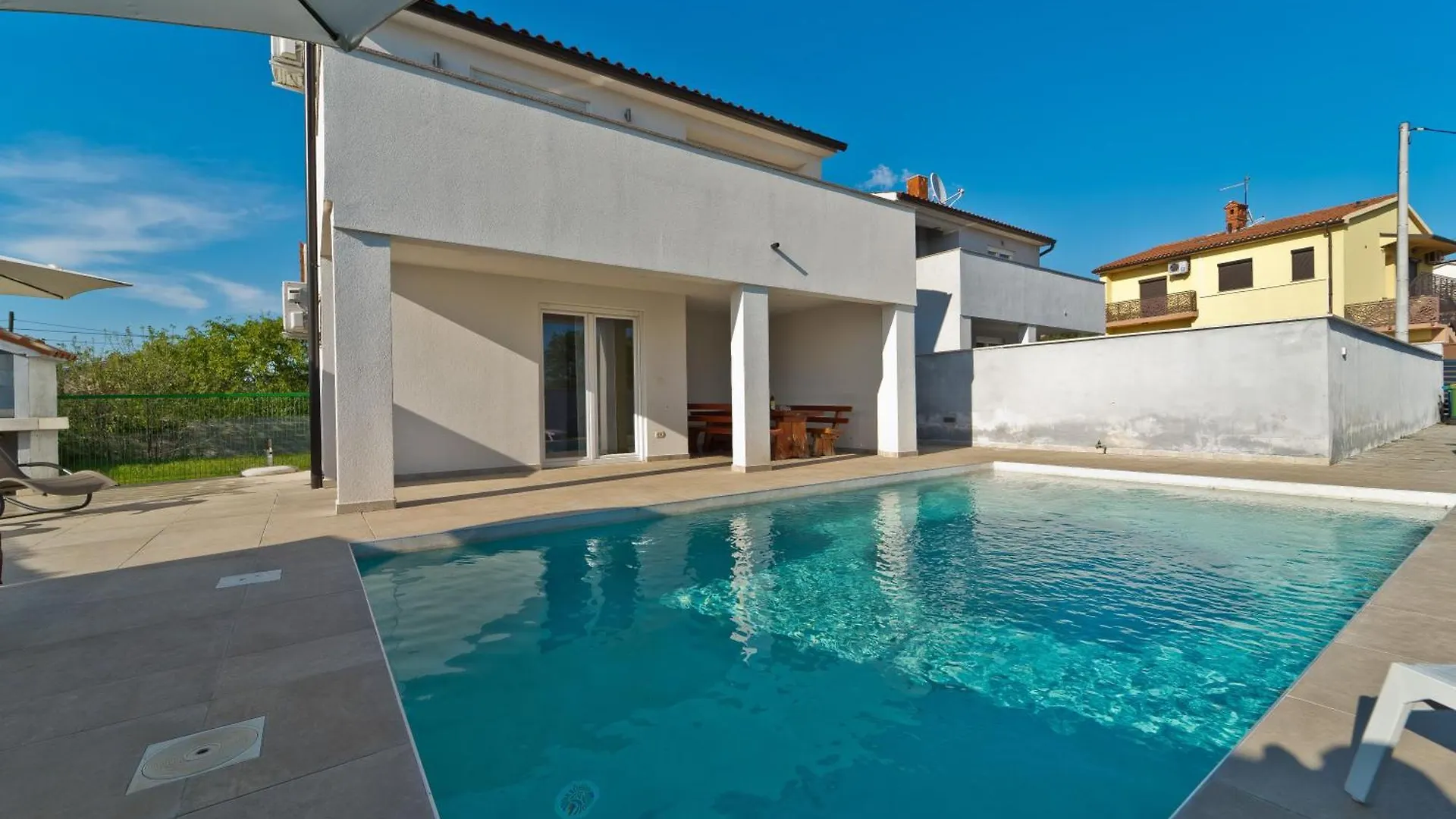Holiday Home Luka With A Pool, Situated In Pula