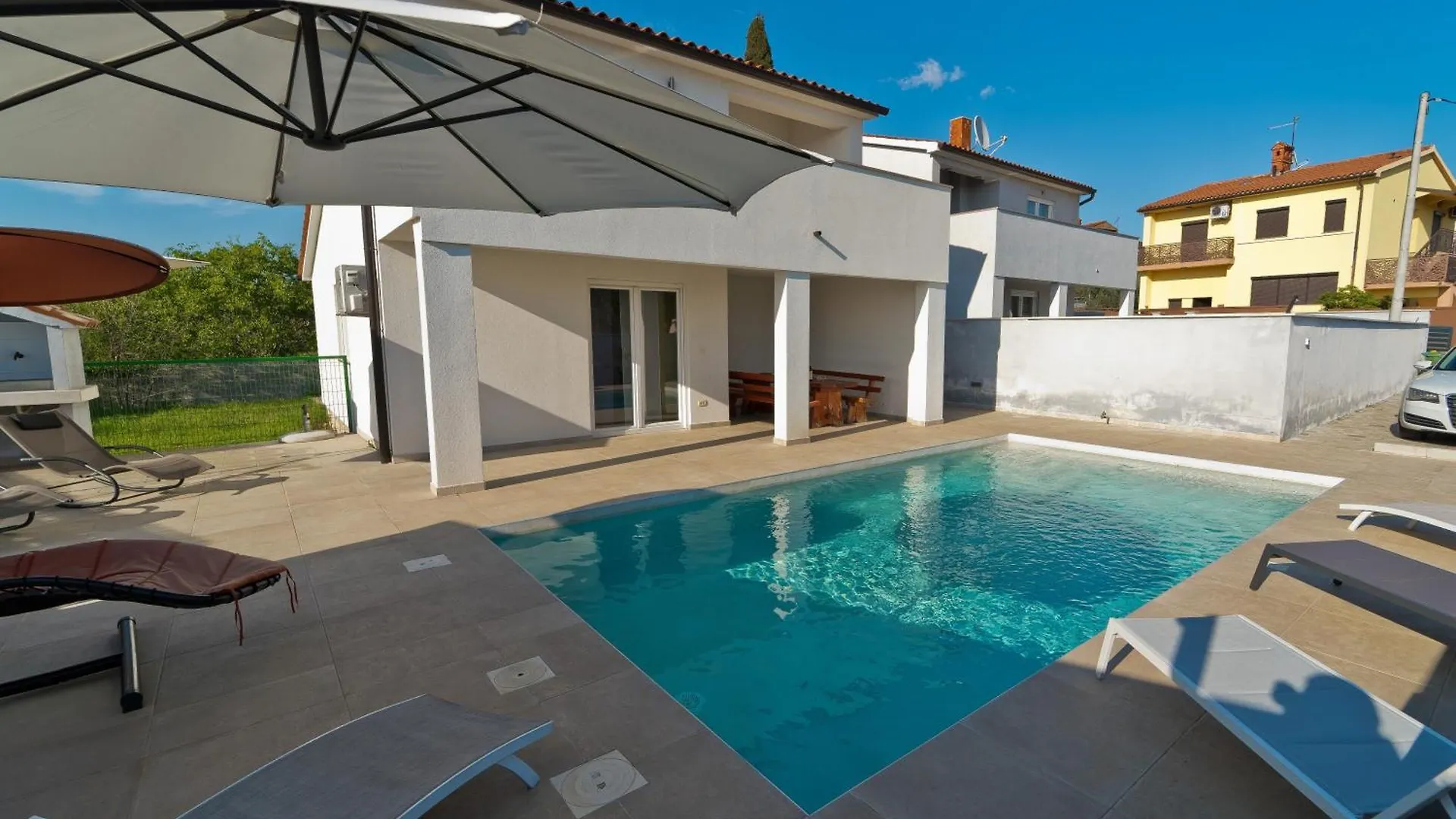 Holiday Home Luka With A Pool, Situated In Pula